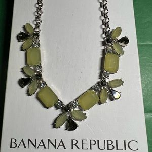 🛍🌟 Host Pick 🌟🛍 Banana Republic Necklace!